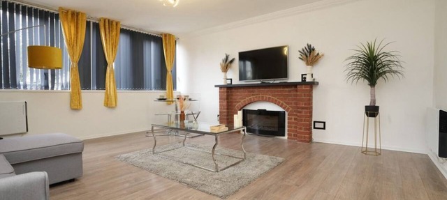 Cosy Spacious one bedroom Apartment *Long stays welcome*