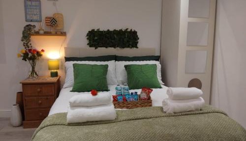 Cosy studio flat with free wifi and free parking