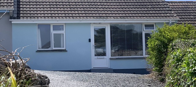 Cottage on coastpath, dogs welcome, includes Hotel indoor pool gym and tennis