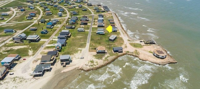 Cottage Right by Beach Entrance, Great Water Views!
