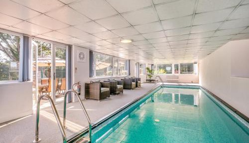 Country Retreat with Grounds & Leisure Facilities