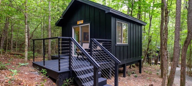 Couples’ Glamping Cabin - Bearly Behaving