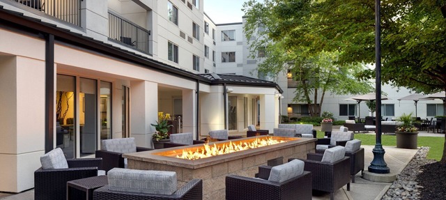 Courtyard by Marriott Edison Woodbridge