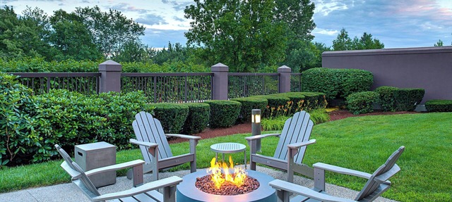 Courtyard by Marriott Manchester - Boston Regional Airport
