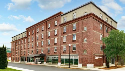 Courtyard Keene Downtown