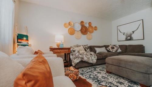 Cowboy Den-Private Hot Tub-Game Room-Pet Friendly-No Pet Fees!