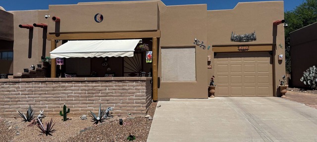 Cozy 2 bed 2 bath Santa Fe style, 55+ Senior Community Green Valley town home.