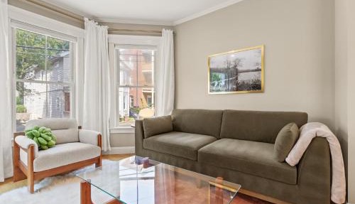 Cozy 2 Bed Apt