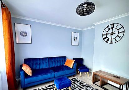 Cozy 2-Bed Detached Bungalow with Parking Woking