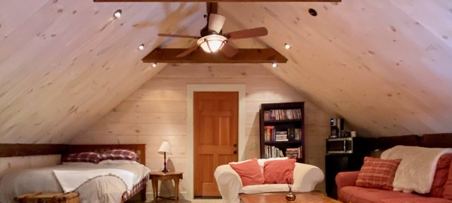 Cozy 2 BR Apartment in Quaint New England Town