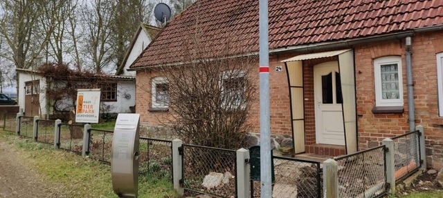 Cozy 200 year old farm cottage with wood-burning stove