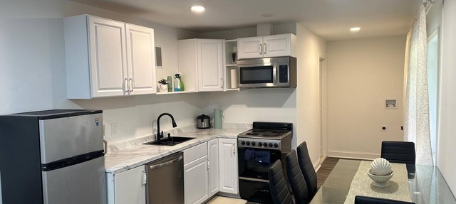 Cozy 2BR Basement Apartment with private entry in charming Silver Spring with AC