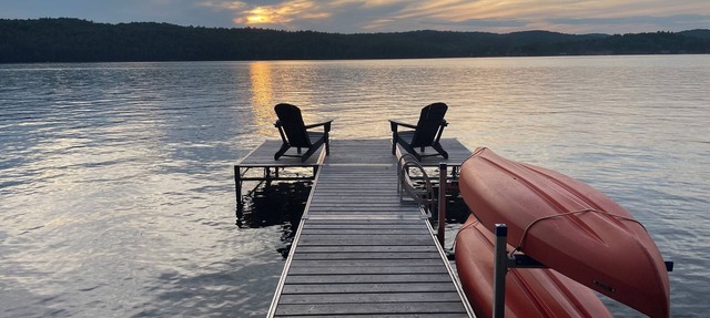 Cozy 2br cottage with firepit, long lake views, lake access and shady/sunny dock