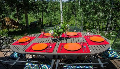 Cozy 2BR with Great Views Near Trails