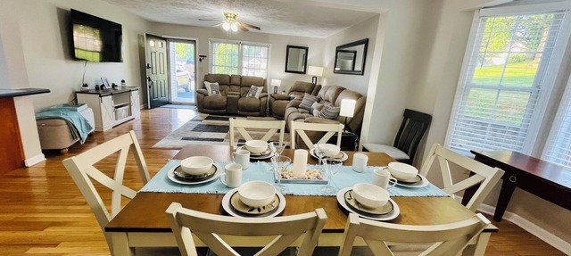 Cozy 3 Bed 2 Bath 2 cot minute from Va Creeper Trail Bristol Speedway Hard Rock