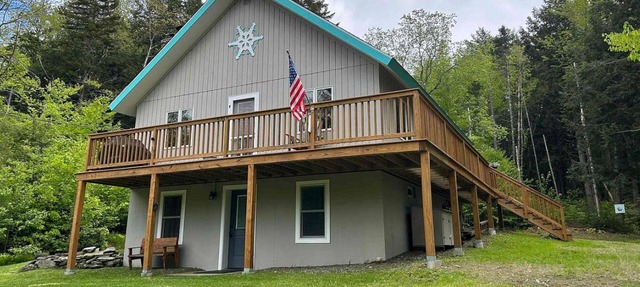Cozy 3 bedroom 2 bathroom chalet centrally located in Southern Vermont.