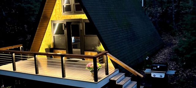 Cozy A-Frame next to King Pine Ski Area - 31 day rental or longer