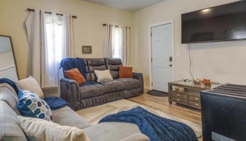 Cozy Adventure Filled Escape Free parking apts