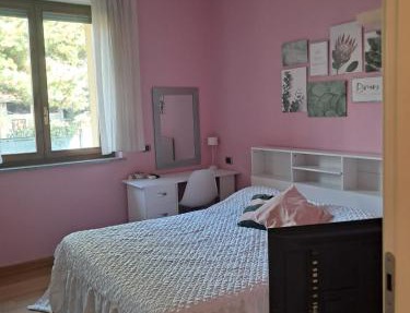 Cozy apartment in villa 4 PAX- Milano Nord - 200 MT train station to city center, Stazione centrale, Cadorna, airports - private parking place