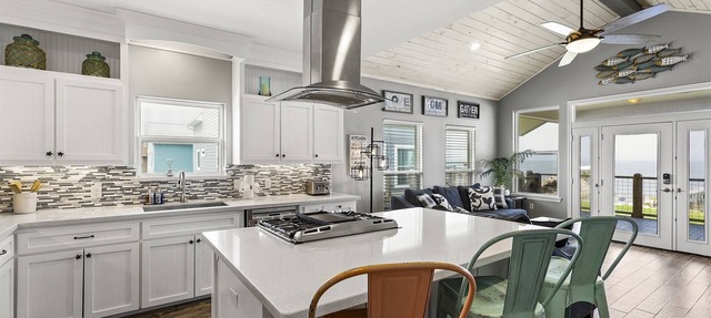 Cozy Bayfront Combo House w/Hot Tub + Private Pier