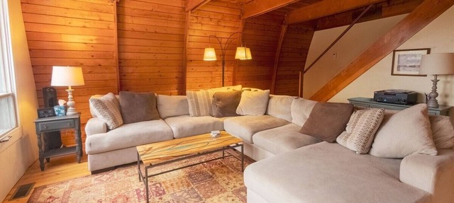 Cozy Bow House Perched in Trees w/Hot Tub & View