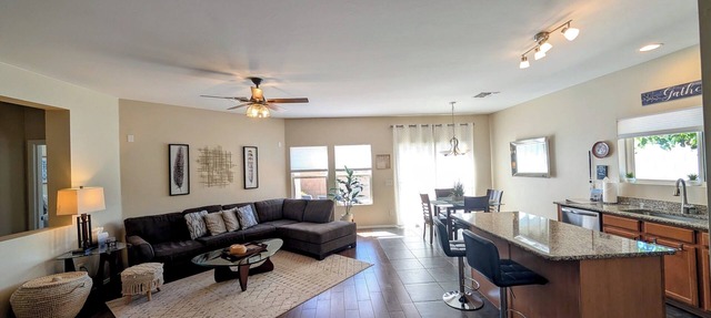 Cozy Casa on cul-de-sac corner lot, heated spa, bring your fur baby!