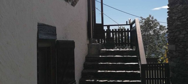 Cozy cottage between lake and the mountains. We're pet-friendly.