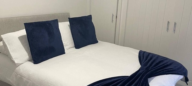 Cozy Ground Floor Flat in Sutton with Parking Space free and Pets Friendly
