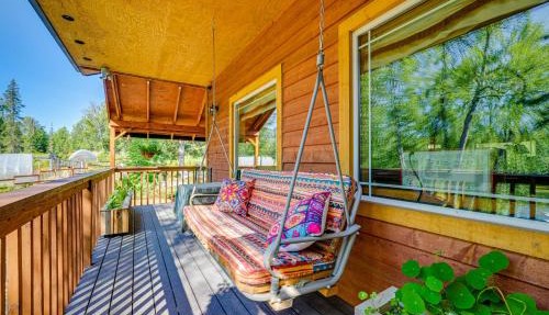 Cozy Kenai Abode w/Private Deck: 5 Mi to Ocean!