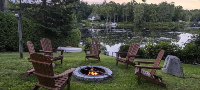 Cozy Lakefront Cottage