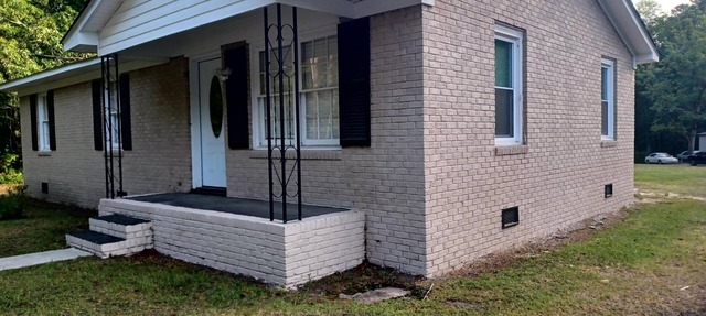 Cozy Little Nook, located 5 minutes from Moncks Corner.