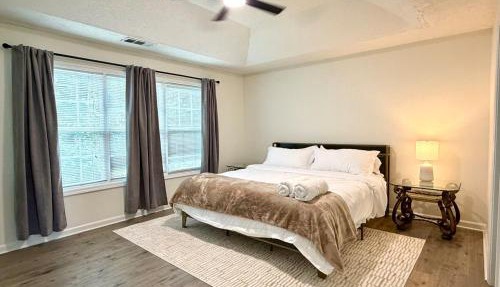 Cozy modern Mediterranean haven, 1 King 2 Queens