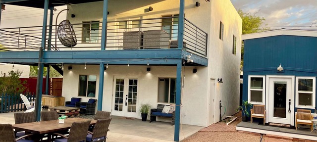 Cozy, Modern Tiny Home, 1-bed, 1 bath - 10 minutes from UofA & other hotspots!
