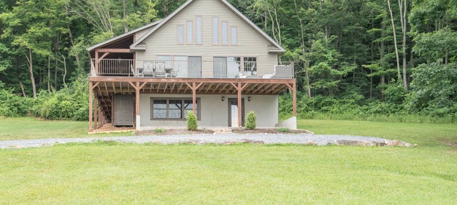 Cozy mountain escape/4 bdrm2bath/10mi to Bedford Springs/PickleBall & Basketball