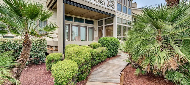Cozy Oceanfront Villa with Sunroom and Spectacular Views of the Ocean Patrick