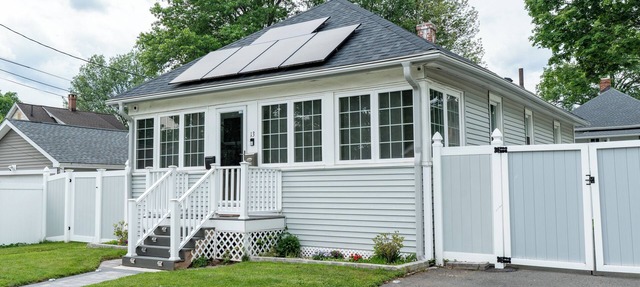 Cozy & Peaceful - gated yard, enclosed porch