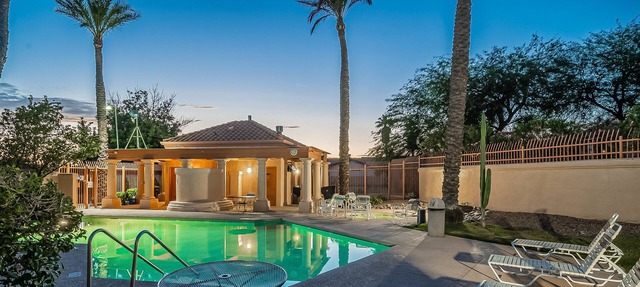 Cozy Ranch, 1GB WiFi, Heated Pools and Spas and Tennis Courts, Great Location!