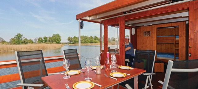 Cozy ship in Loitz with WiFi