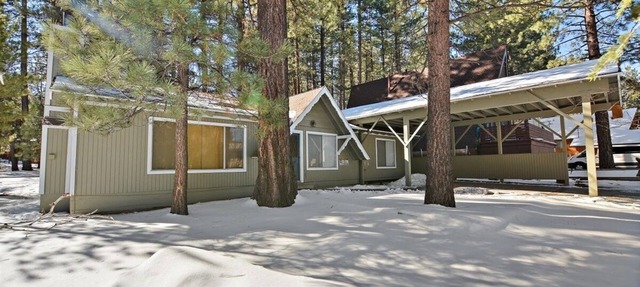 Cozy Single Level 3bd/2bth Cabin! Walking Distance to Snow Summit!