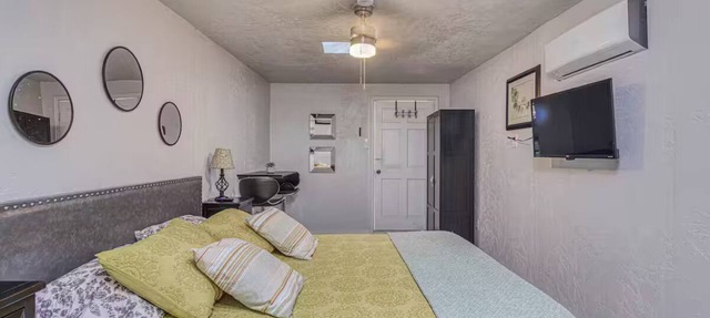 Cozy Studio Apartment at the Base of the Mountain!