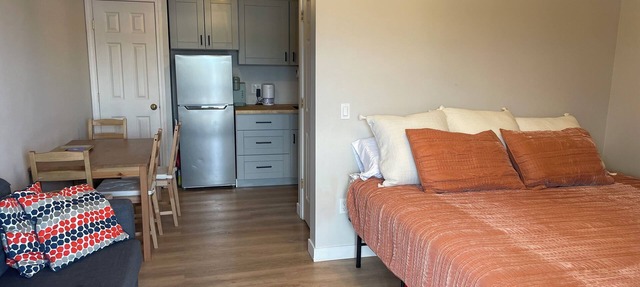 Cozy studio condo on picturesque Lake Winnisquam in Tilton with AC, WiFi