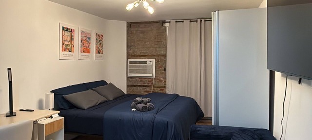 Cozy studio with AC in vibrant Union Square