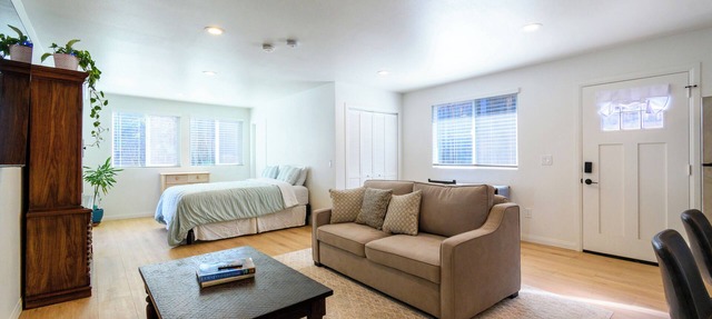 Cozy studio with WiFi and AC in enchanting Redlands