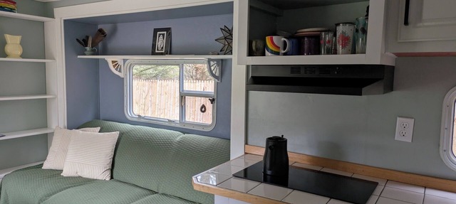 Cozy Tiny Home in charming Bristol VT, close to skiing, hiking, swimming holes