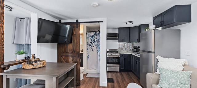 Cozy Tiny House on Main Street. Fully Renovated.