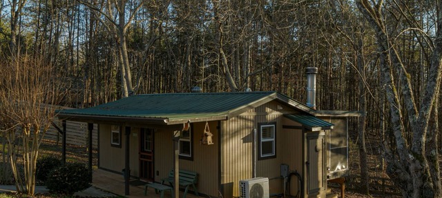 Cozy Waterfront Escape near Helen & Vineyards FREE night with 3 night stay