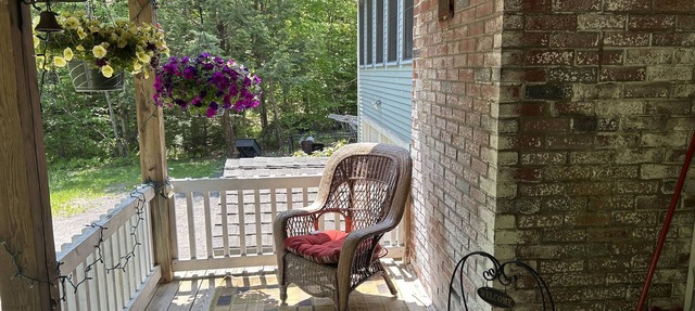 Cozy Woodland Retreat nestled in the Berkshires, close to Mass Moca.