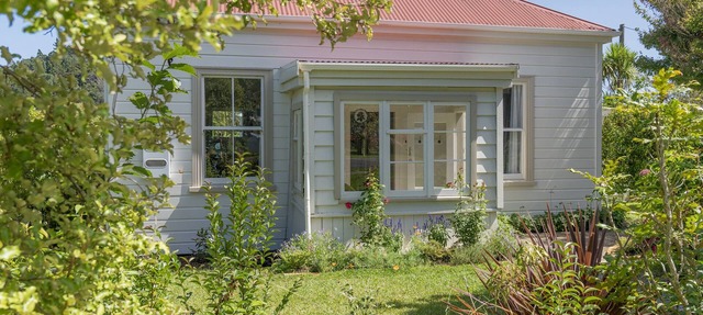 Crabapple Cottage - Coromandel Town Holiday Home