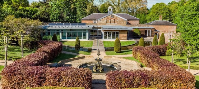 Crescent Mansion - Seven Bedroom Villa, Sleeps 16