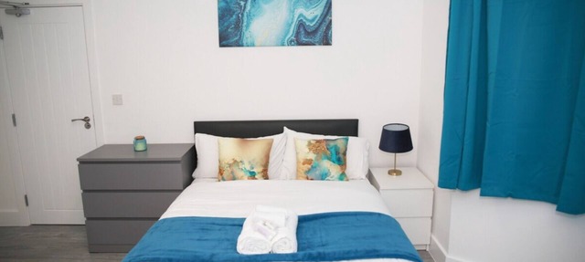 Cricklewood Deluxe Ensuite Room
